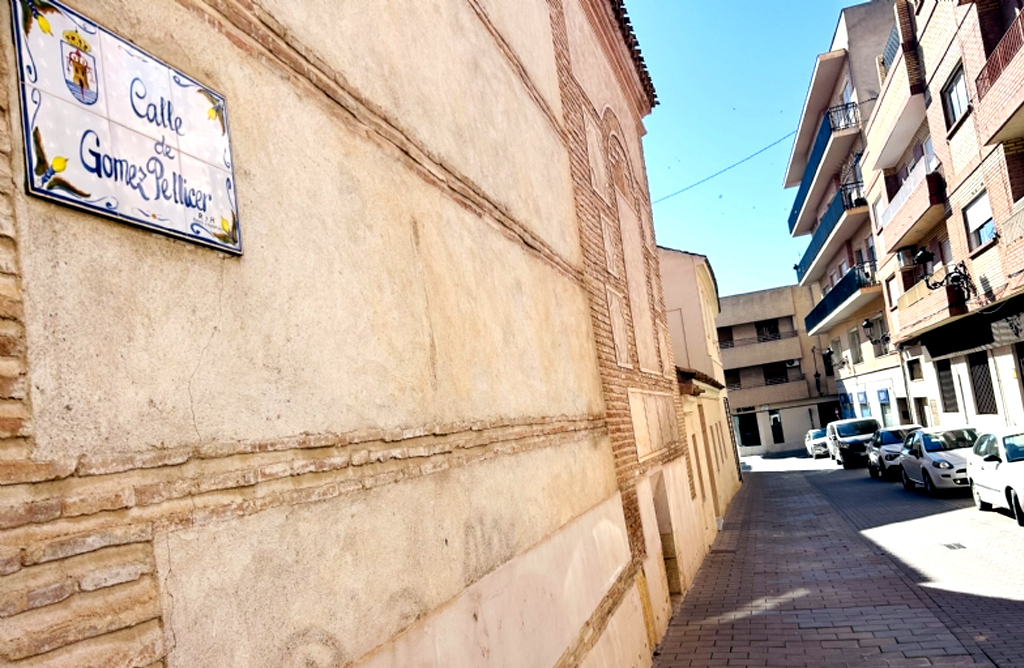 Se invertirán más de 68.000 euros en renovar el pavimento de la calle Gómez Pellicer